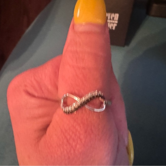 Size 8 Silver Legacy Infinity Ring with black and white diamonds - Picture 4 of 9